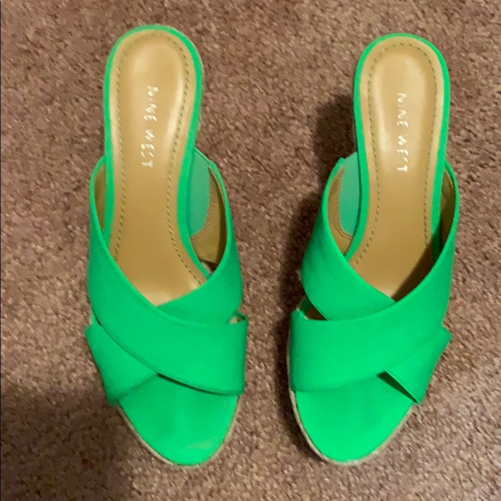 Shoe